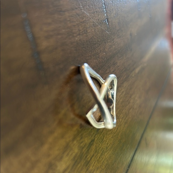 Elegant Sterling Silver Crossover Ring - Picture 4 of 6